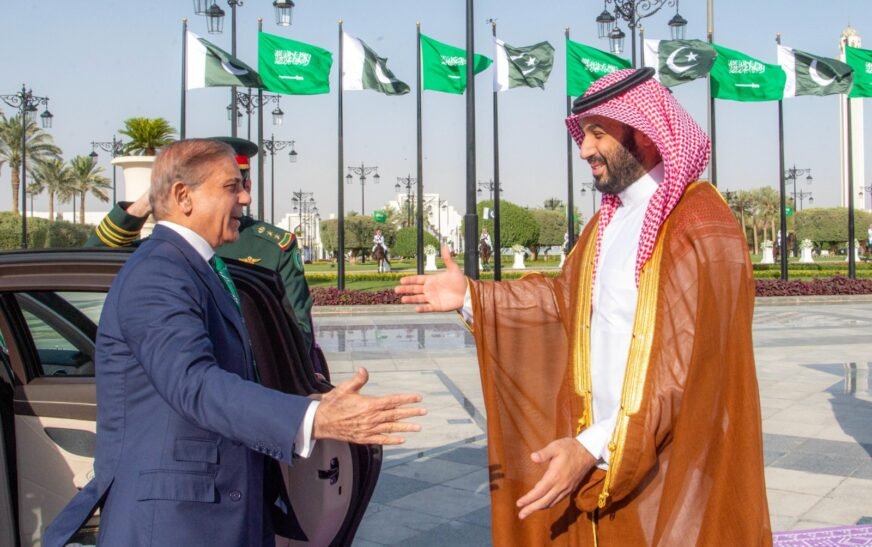 PM Shehbaz meets crown Prince Salman at Yamama palace