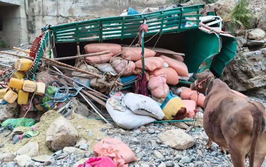 D.I Khan traffic mishap: 12 persons of a nomadic family killed, three others injured