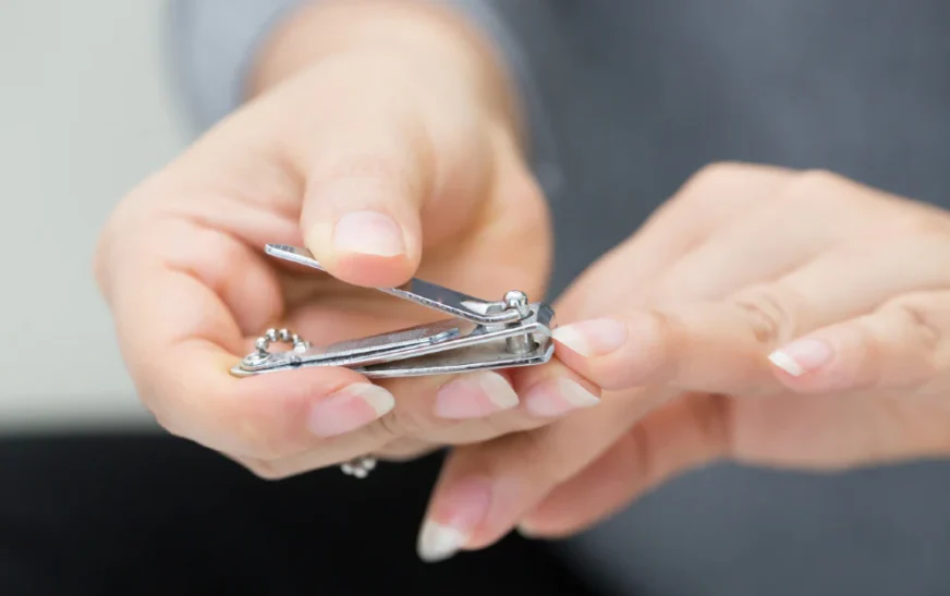 “Sell your nails, earn thousands! Unusual business booms in China”