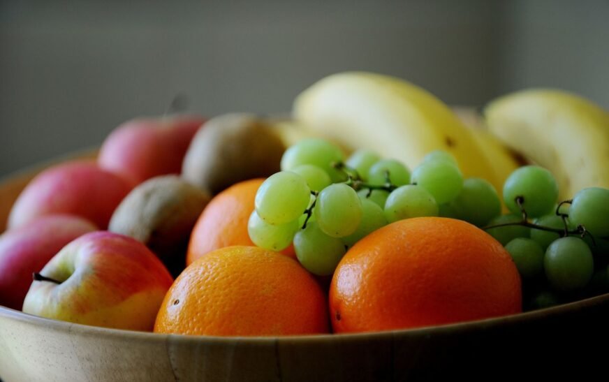 Eating fruits daily may reduce lung damage caused by air pollution, research finds