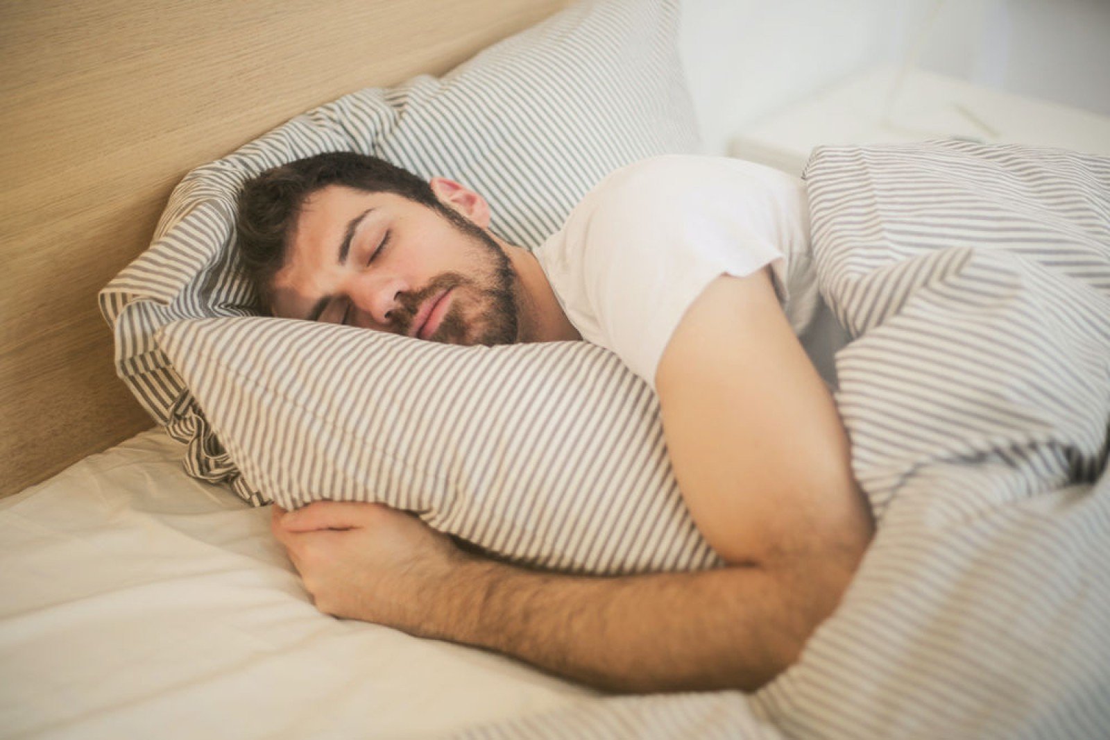 oversleeping on weekends may affect focus, memory, energy levels