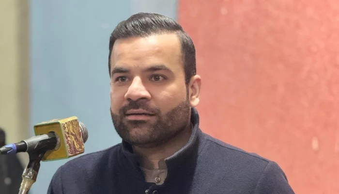 Barrister Malik claims legal roadblock to Afridi’s CM role, PTI disagrees