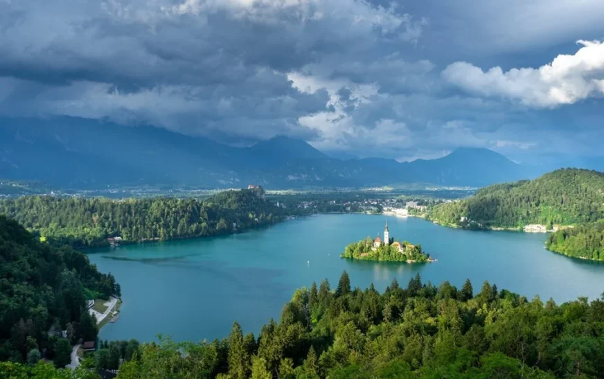 Slovenia offers easy path to permanent residency for Pakistani citizens