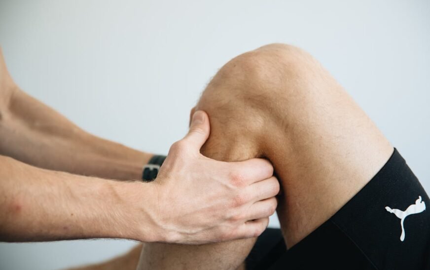 Simple habit that helps prevent knee pain, new study reveals