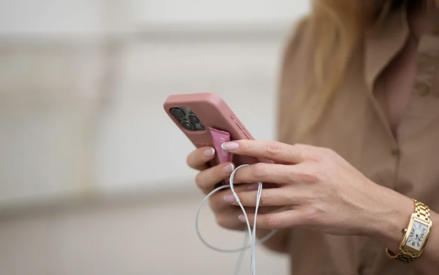 Android Users Safer from Digital Fraud Than iPhone Users, Study Finds