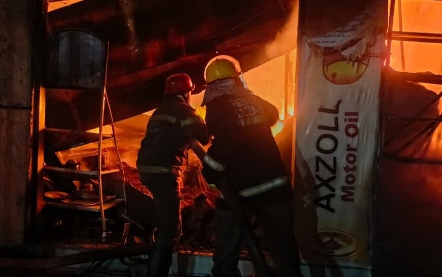 Fire erupts at workshop near CNG pump in Peshawar, no casualties reported