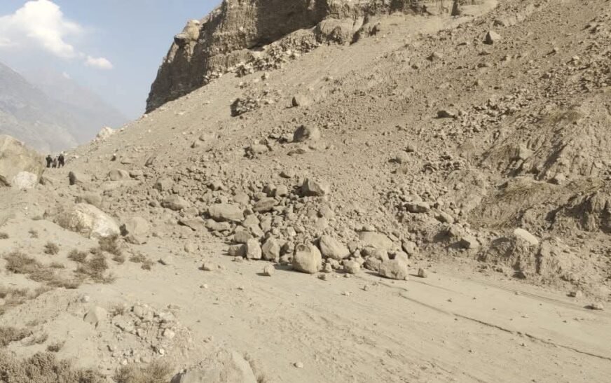 Landslide blocks Karakoram Highway near Chilas