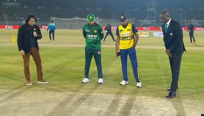 Pakistan wins toss