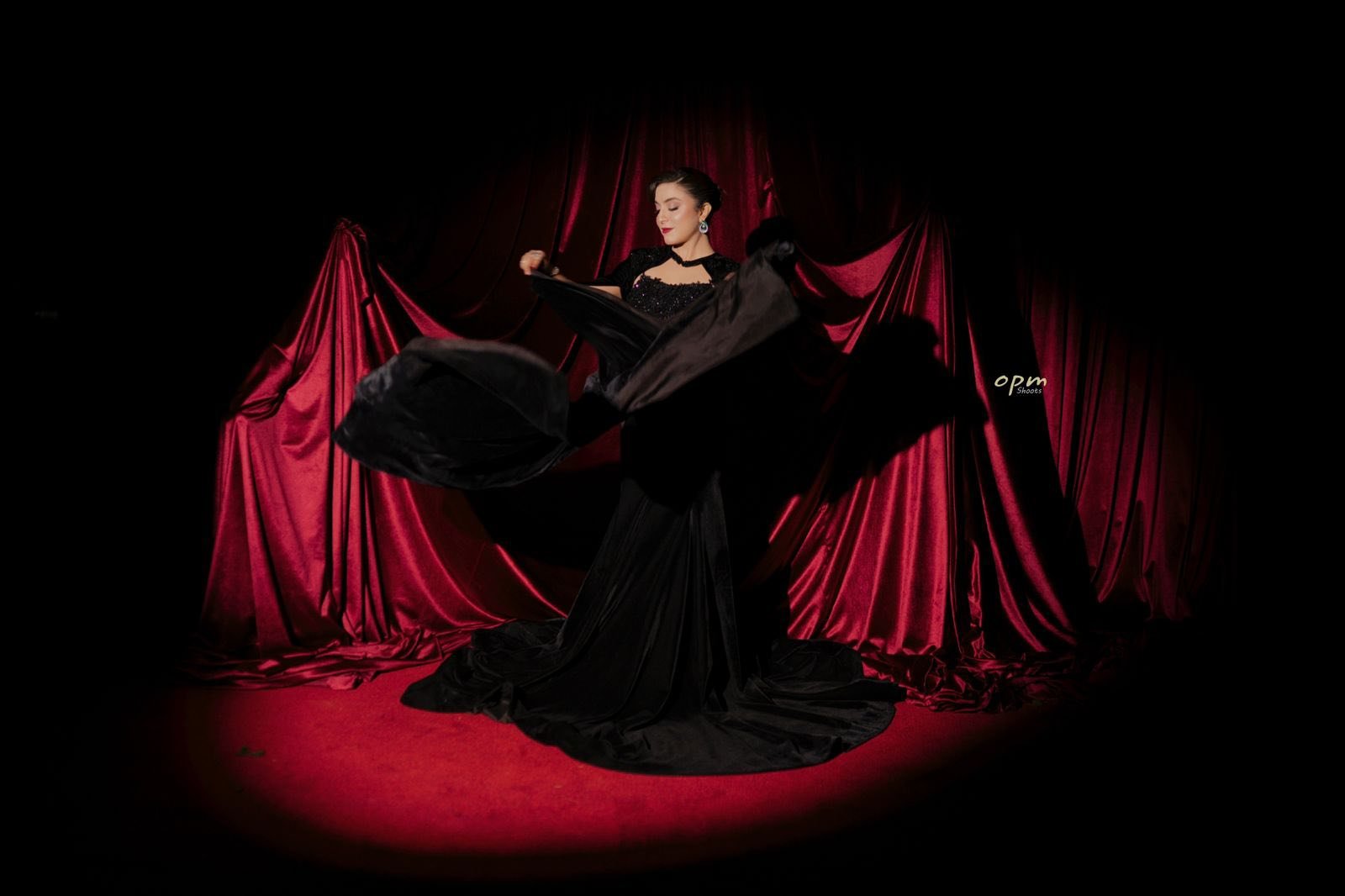 TV host Hina Niazi surprises fans with engagement photos — Who Is the fiancé?