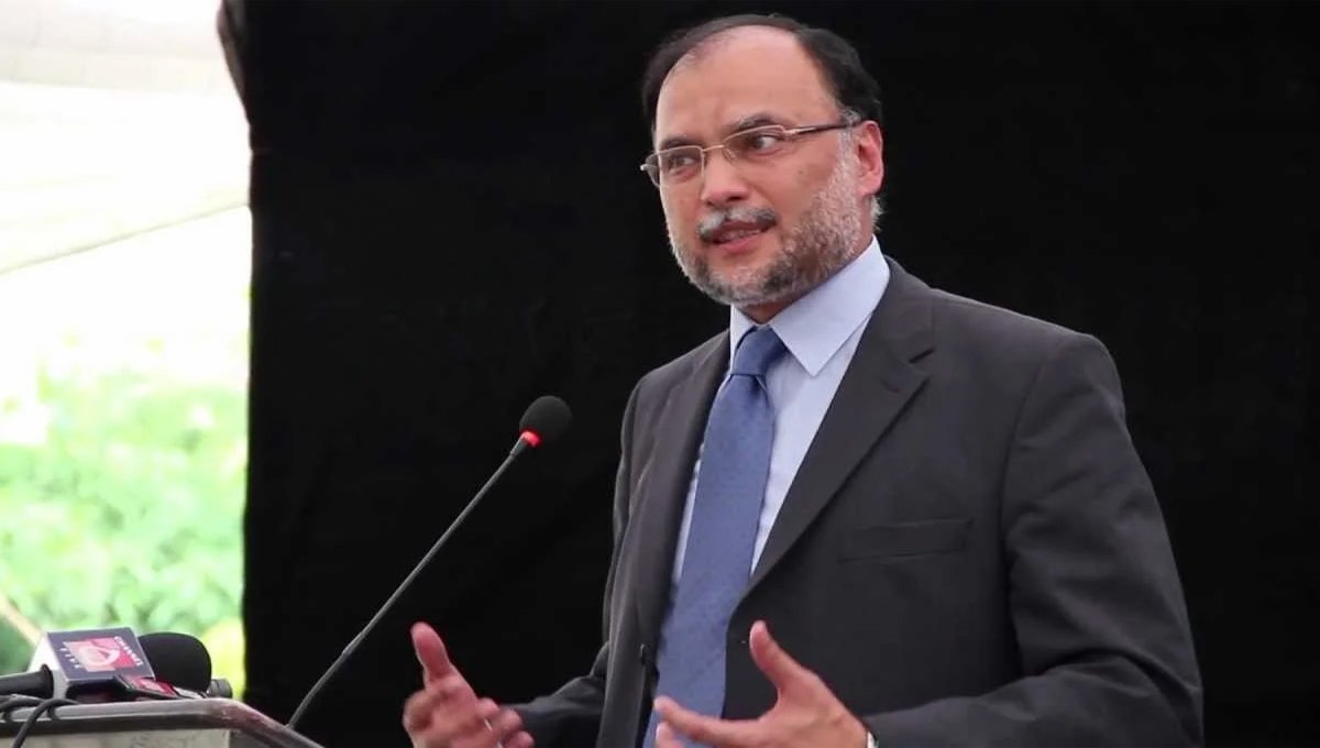 Imran Khan’s Oil Price Cut policy put the country’s economy at stake: Ahsan Iqbal