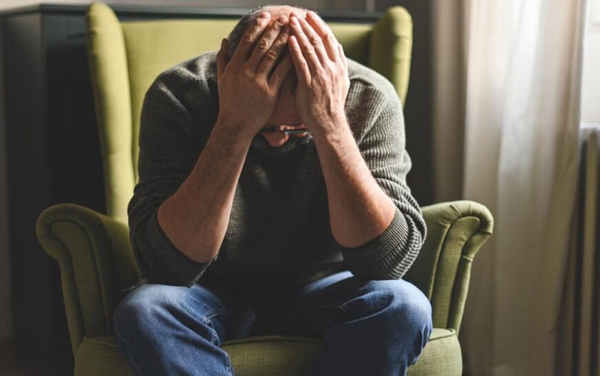 Midlife depression symptoms linked to higher dementia risk, study finds