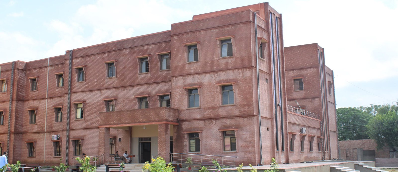 Mardan Medical Complex treats 12,253 patients during Eid holidays