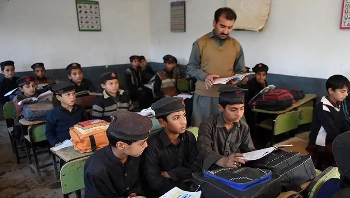 45 teachers suspended in KP, proceedings started against 300 others