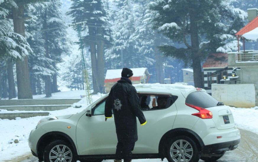 Parts of Khyber Pakhtunkhwa receive rain and snowfall