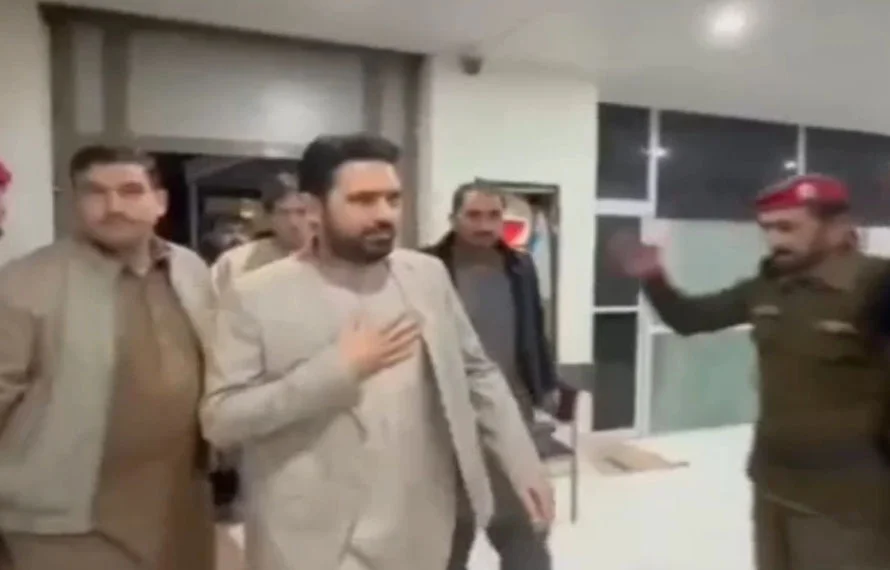 KP DHQs Hospitals need model Emergency Sections to deal with patients  ‎
