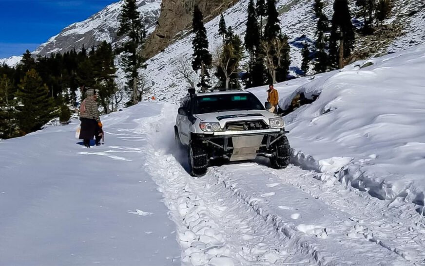 After heavy snowfall in the most visited areas of Swat only those vehicles with fitted snow chains would be allowed to pass through.