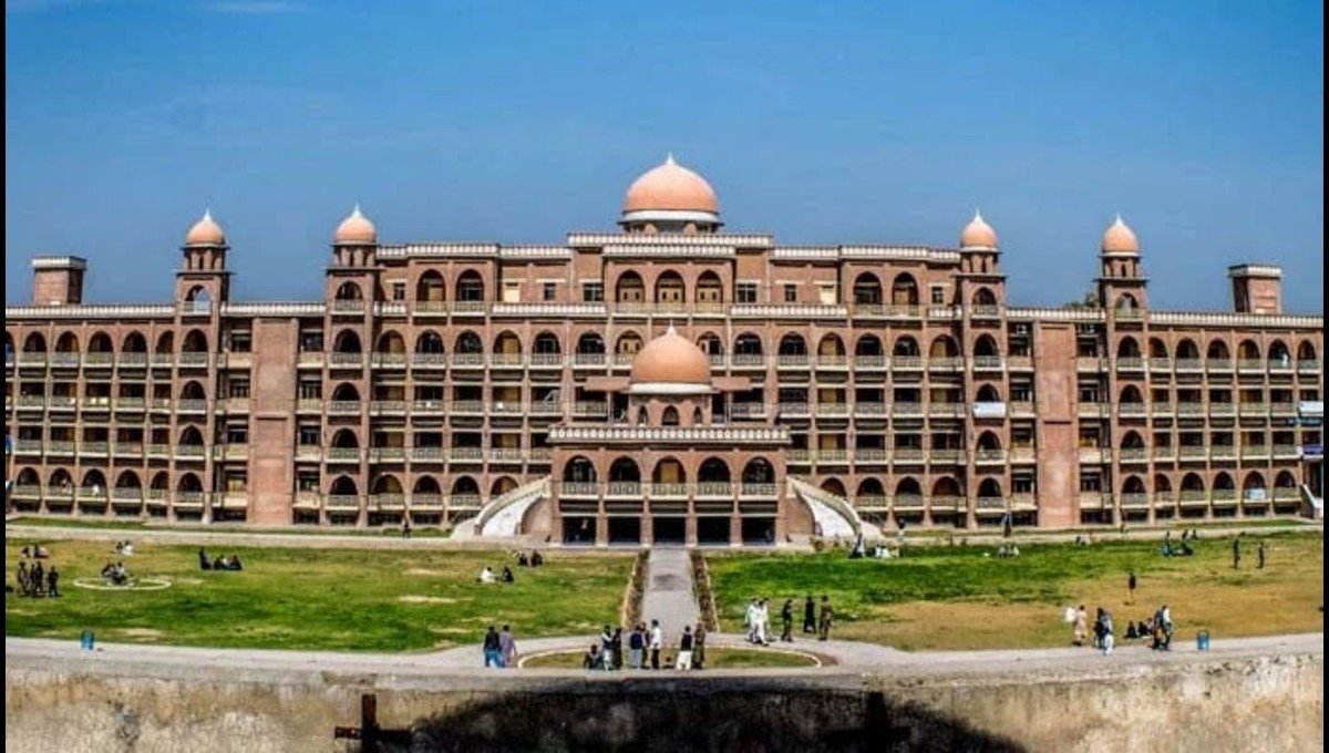 Classes to resume at Peshawar University as PUTA ends strike