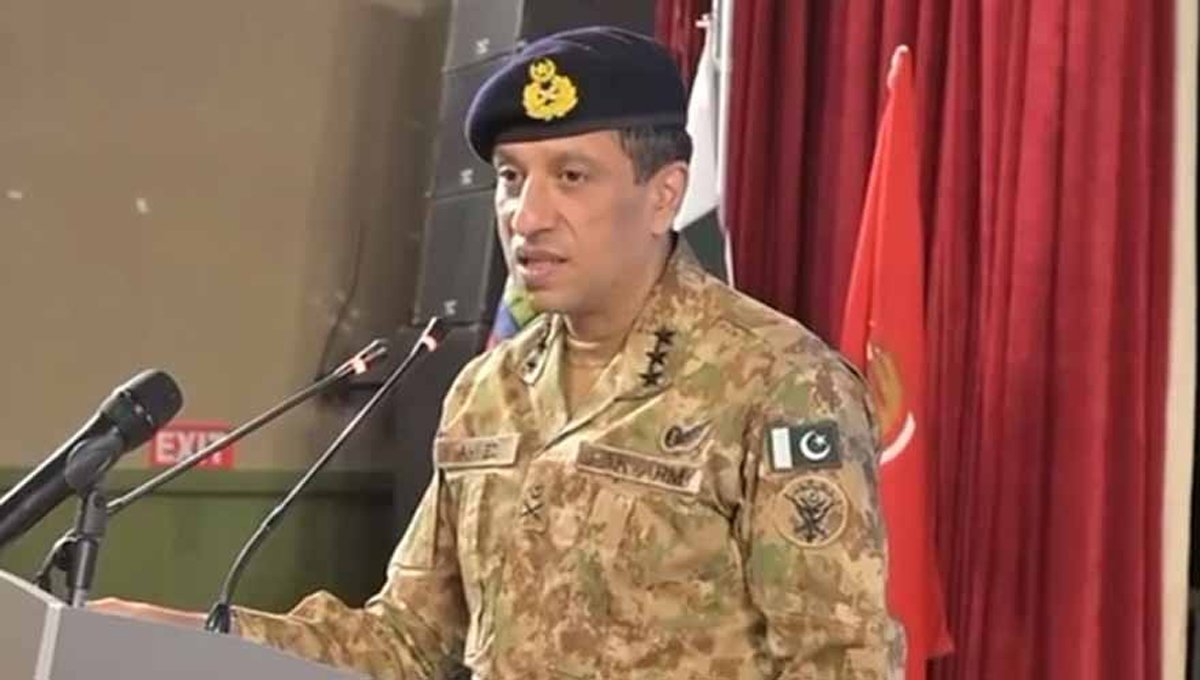 DG ISPR visits University of Technology Lahore, holds special session with students