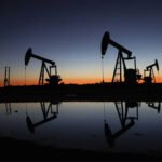 The global oil market experienced a price drop right before the planned negotiations between Iran and the United States.