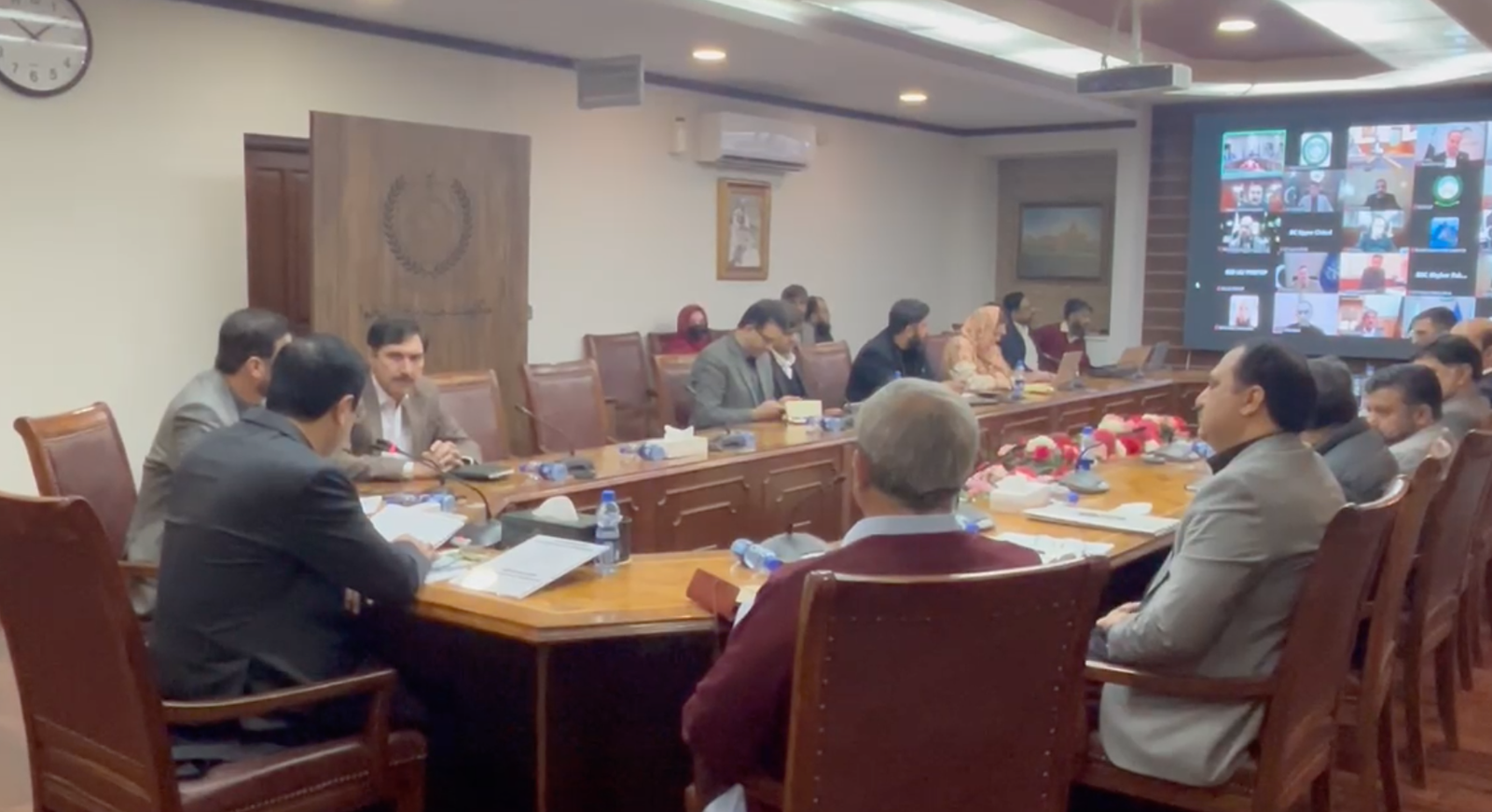 KP govt announces top performing deputy commissioners, secretaries