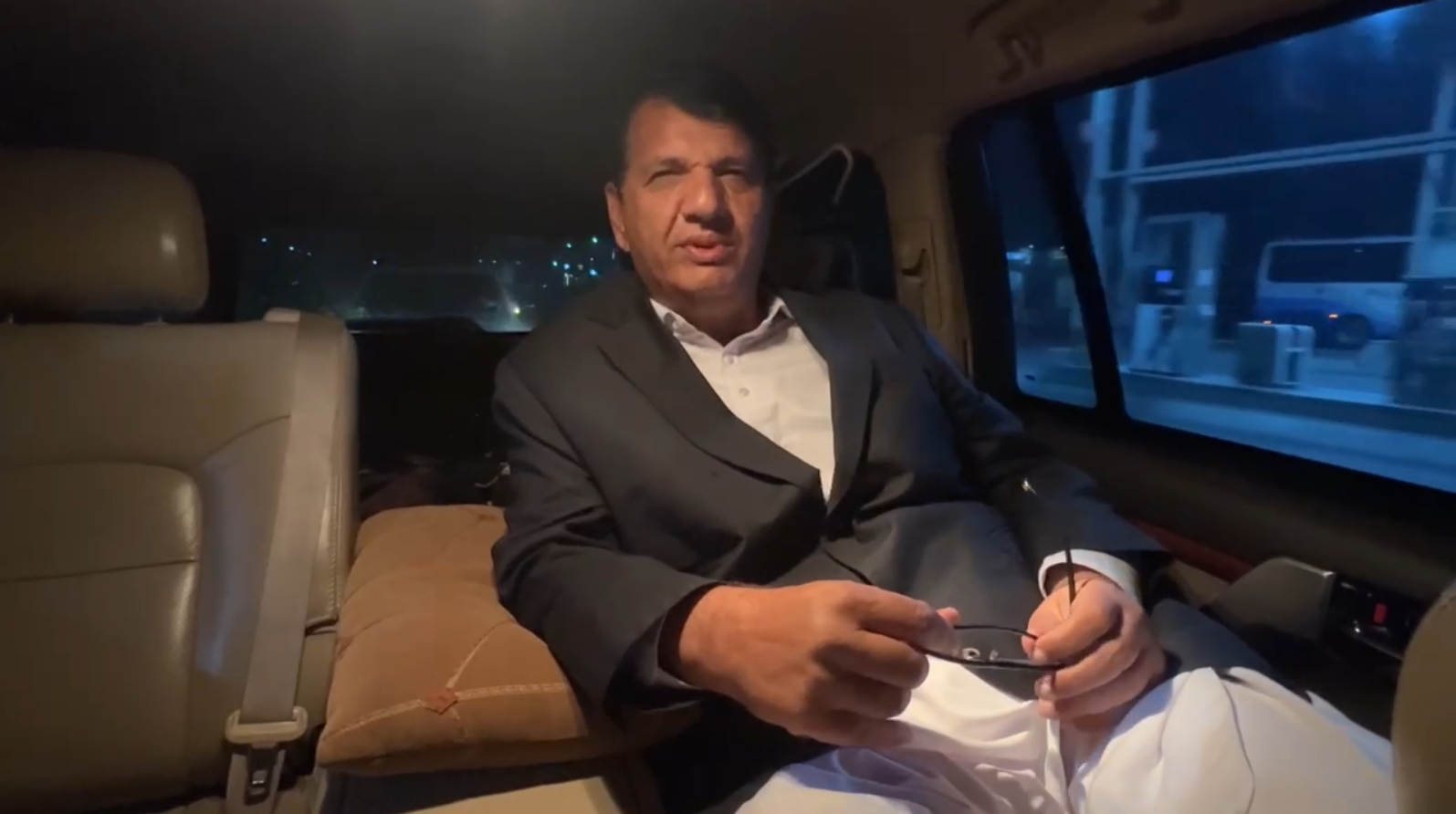 Amir Muqam slams KP govt over road closures across province