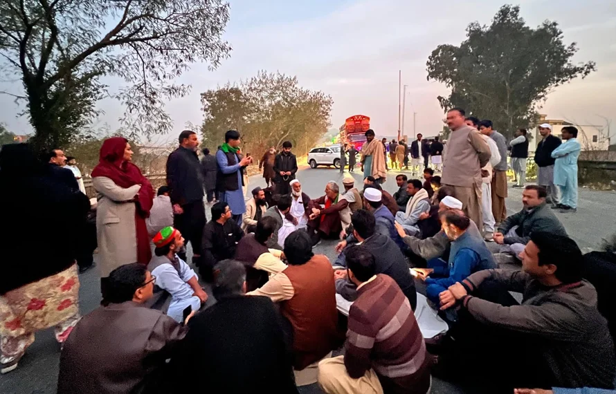 PTI protest paralyzes major roads across Khyber Pakhtunkhwa
