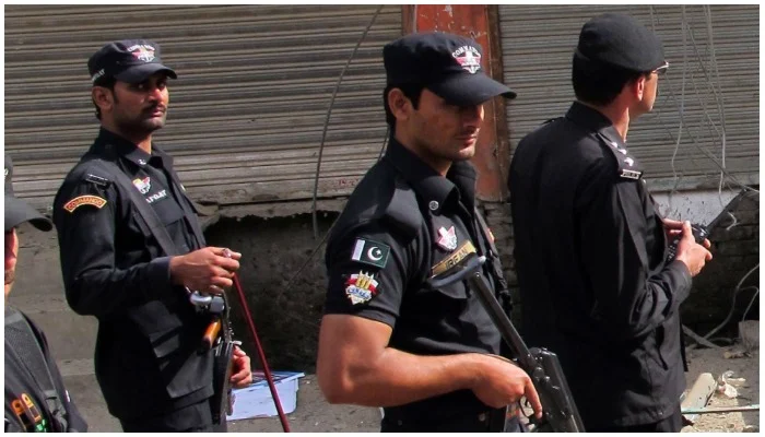 Kohat police take immediate action, arrest suspects for desecrating national flag