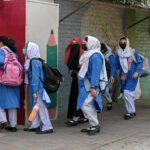 The debate on the school holiday calendar is still ongoing, with the government’s new proposal still facing resistance.