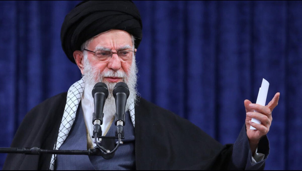 Why did Ayatollah Khamenei keep his right hand covered under a veil? 