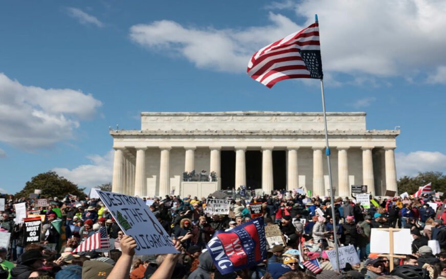 US Senator Bernie Sanders has severely criticized US President Donald Trump, accusing him of plunging the world into crisis.