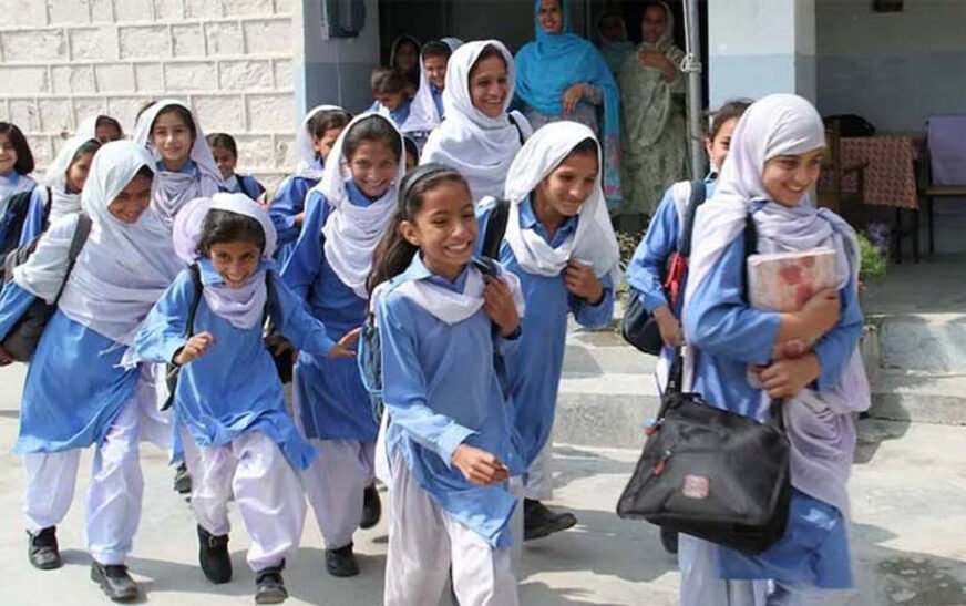 Education Minister of Punjab, Rana Sikandar, has cleared up any confusion regarding the extension of holidays in educational institutions.