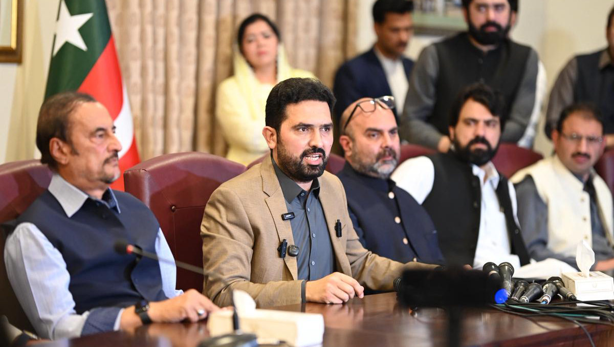 KP CM warns of consequences if Imran Khan denied medical care