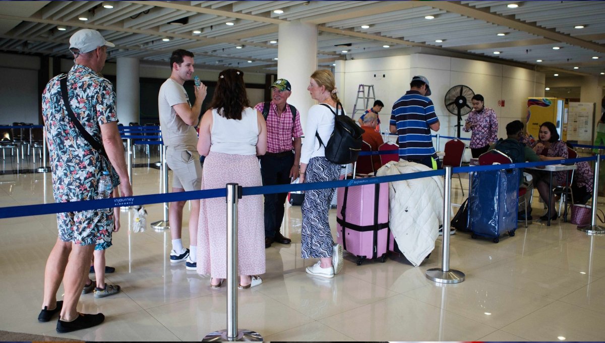 US urges citizens to leave 12 Middle Eastern countries immediately