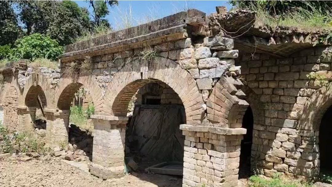Crumbling heritage: The decay of Mardan’s colonial-era rest house at Pulodhari Spinki