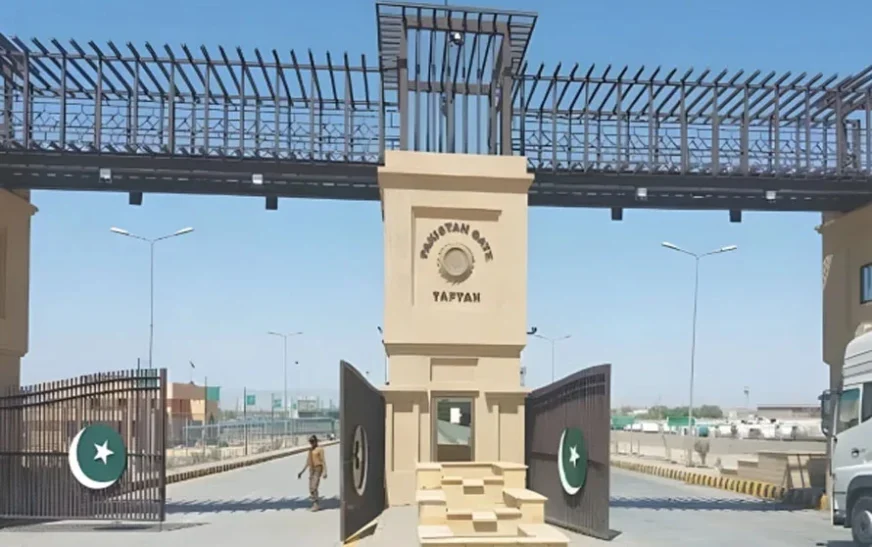 70 Pakistani citizens return home amid Iran war