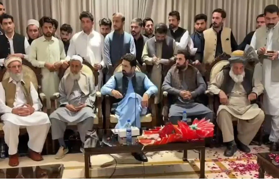 Khyber Pakhtunkhwa CM meets tribal leaders to discuss development plans