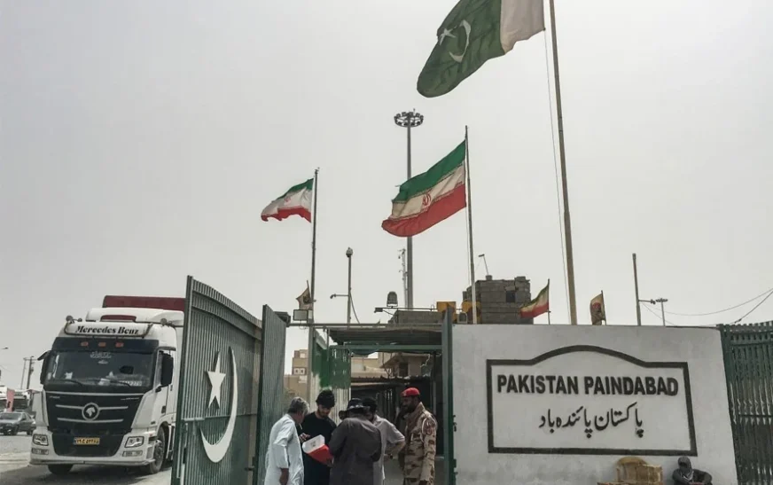 Government, forces safely bring hundreds of students from Iran to Quetta via Taftan