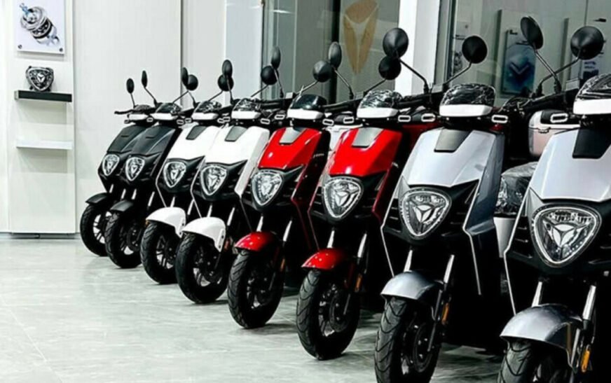 LAHORE: The Punjab government has endorsed an exclusive electric bike plan for its government workers, according to official sources.