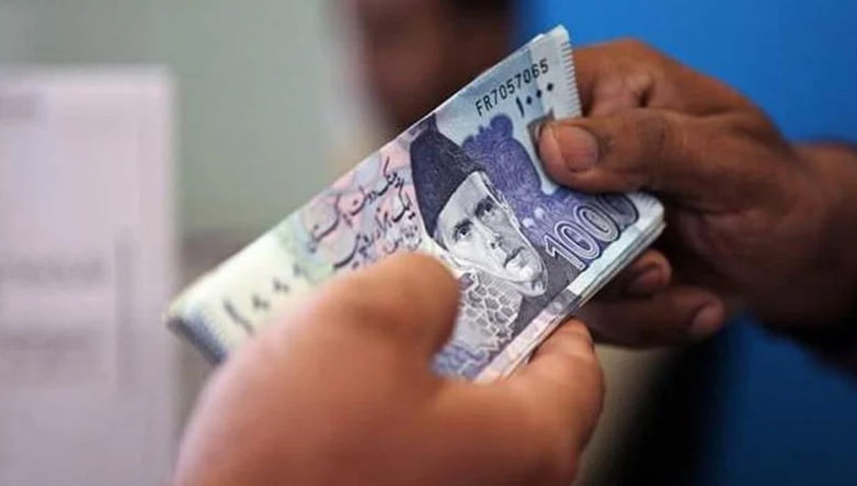 Govt employees to receive salaries before holidays