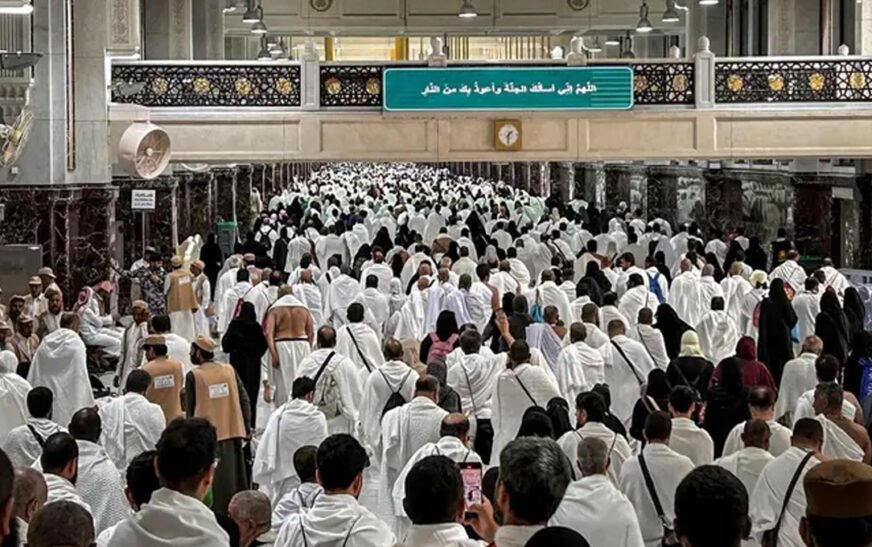 The arrival of Hajj pilgrims from around the world continues as over 20,000 pilgrims have already arrived in Medina, including a significant number from Pakistan.