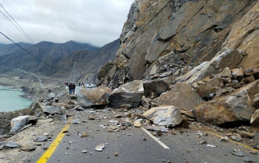 Traffic on various sections of the Karakoram Highway has been stopped by floods and landslides in Gilgit-Baltistan (GB) due to torrential rains.