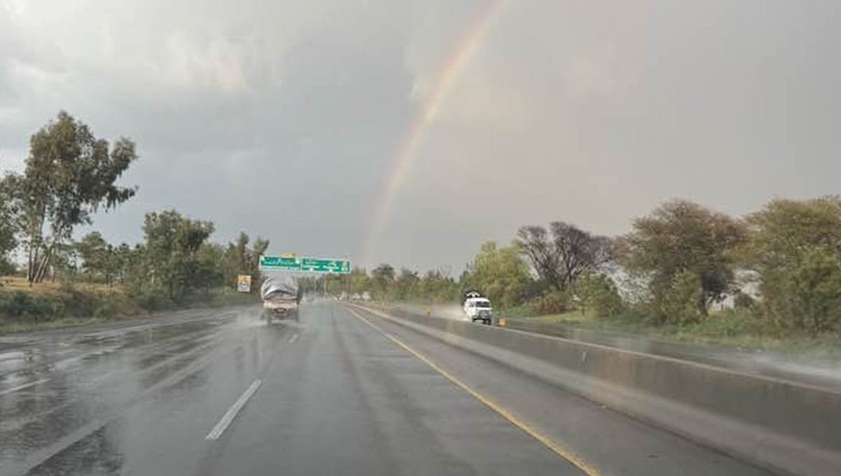 NHMP halts traffic on Peshawar-Islamabad Motorway