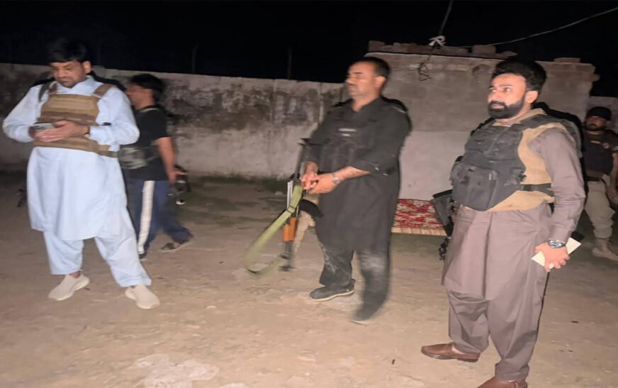 A police officer was injured in an attack by unidentified assailants on the Sharmkhana check post in the Yakka Ghund tehsil of Mohmand District. Following the incident, security in the area has been tightened.