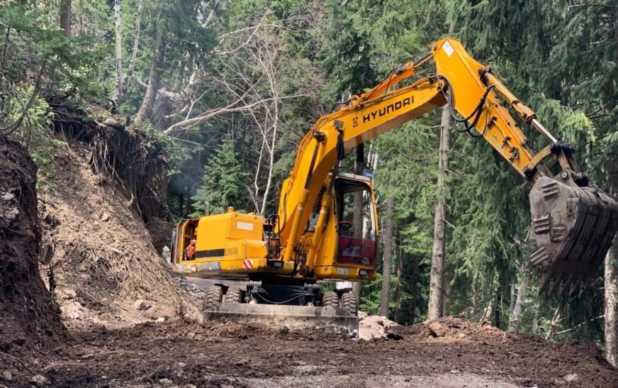 Work on Kalam road enters fourth day to restore tourist access