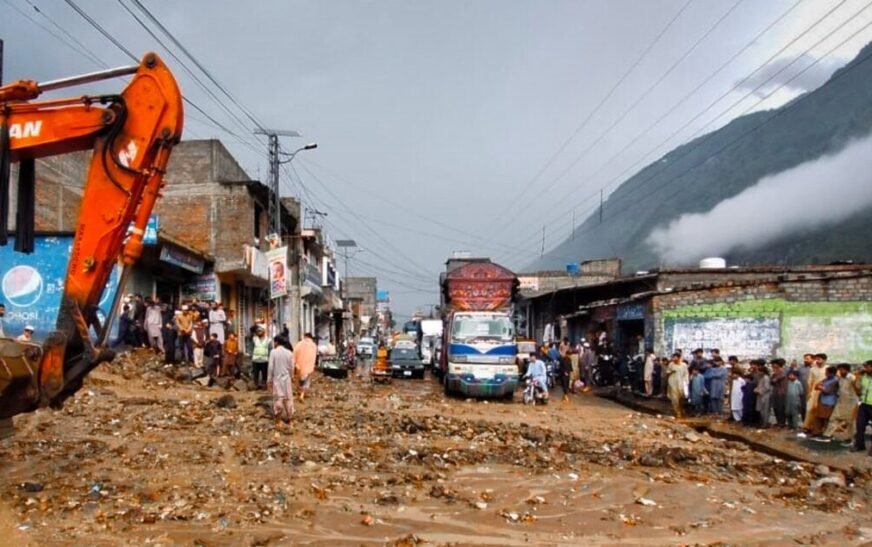 Illegal mining triggers flooding, blocks Karakoram Highway in Bisham