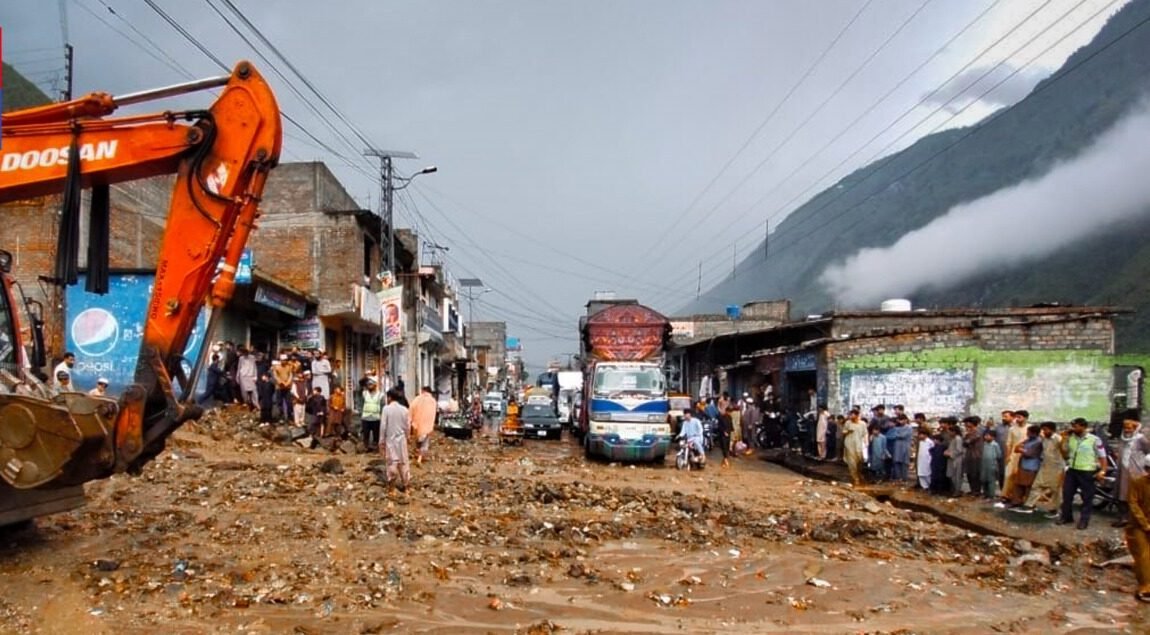 Illegal mining triggers flooding, blocks Karakoram Highway in Bisham