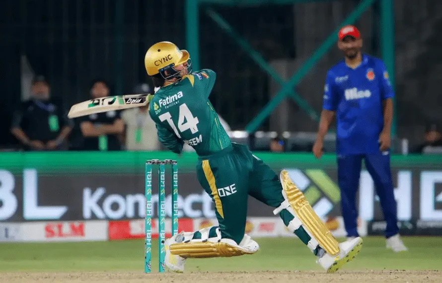 Islamabad United beat Multan Sultans by 4 wickets, secure playoff spot