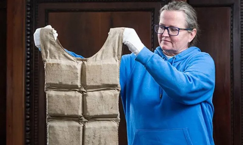 Titanic survivor’s life jacket sells for astonishing price at auction