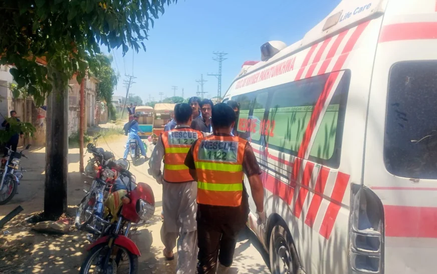 11 injured in traffic mishap in Mardan: Rescue 1122