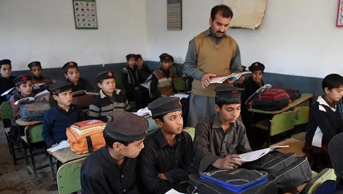 Ad Hoc teachers in KP: 14,000 to be regularized after government approval